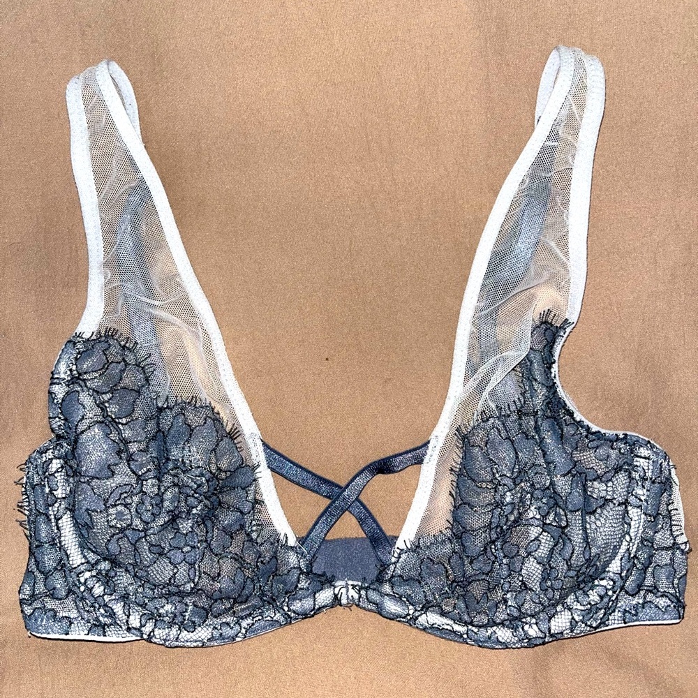 Victoria’s Secret Very Sexy Unlined Plunge Bra